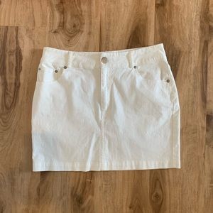 White stretchy and soft jean skirt